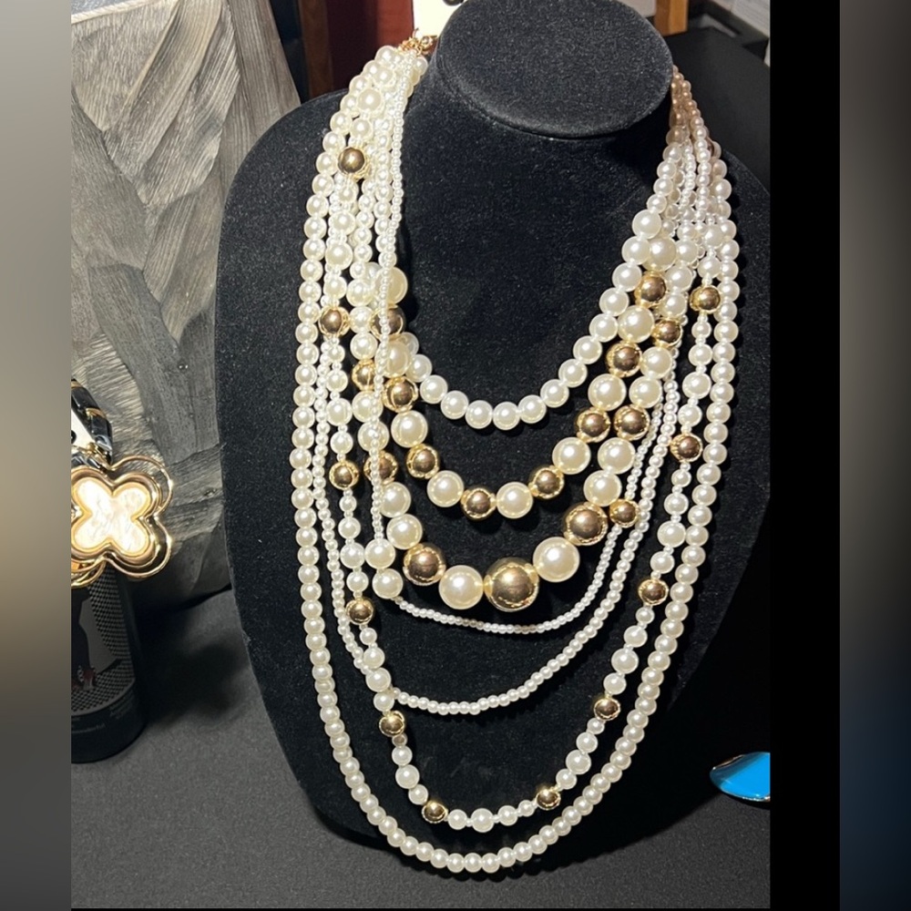 Elegant Gold and Pearl Layered Necklace